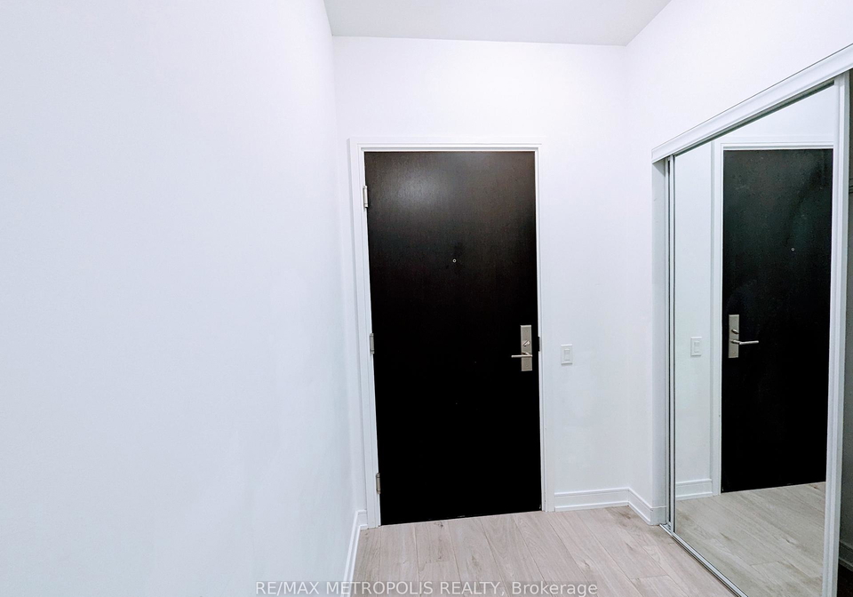8-nahani-way-mississauga-ontario-w13671460
