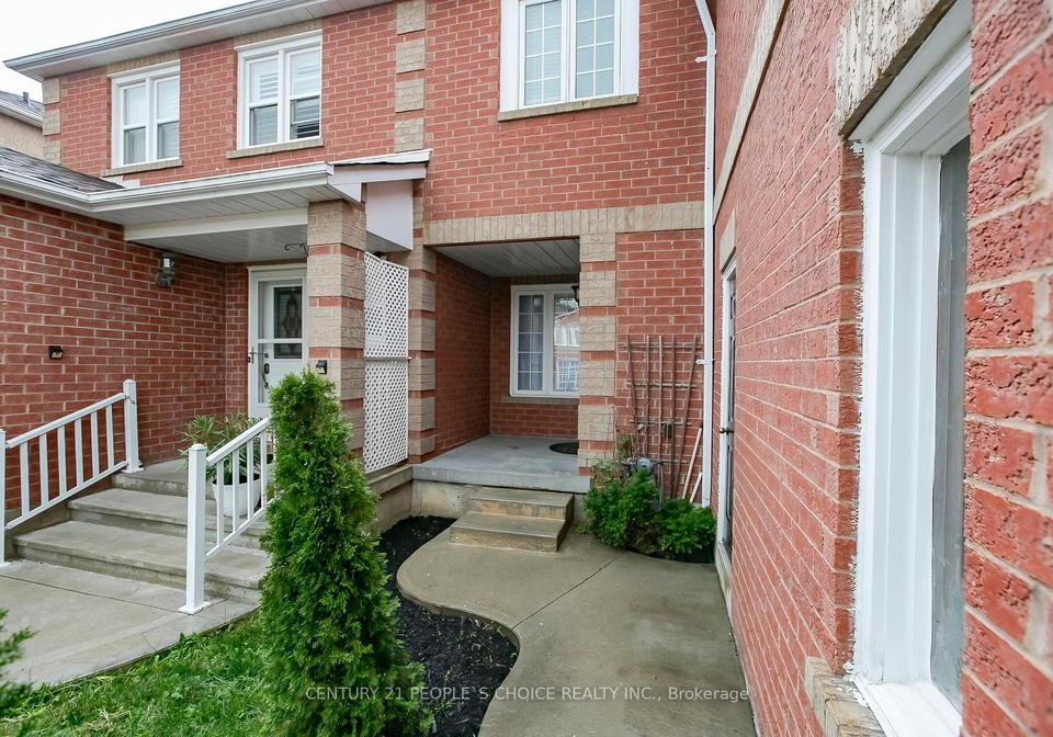 90-white-tail-crescent-brampton-ontario-w13671634