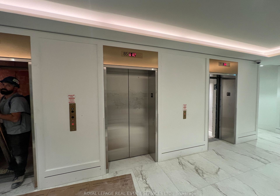 4010-eglinton-avenue-w-toronto-etobicoke-ontario-w13671654