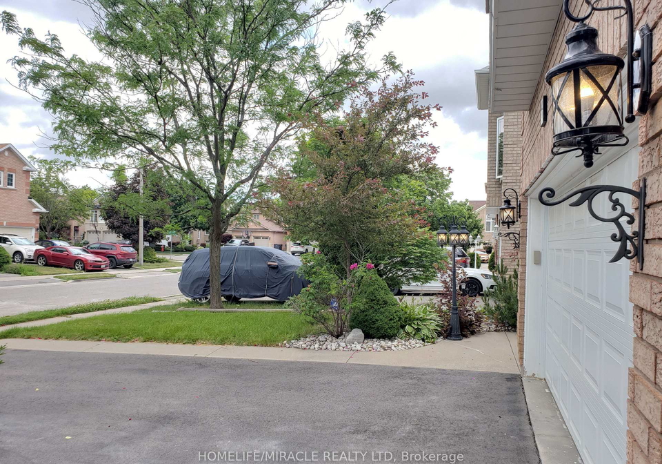 6-sweet-briar-lane-brampton-ontario-w13671916