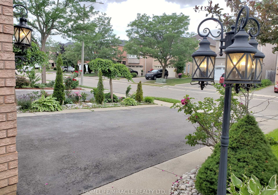 6-sweet-briar-lane-brampton-ontario-w13671916