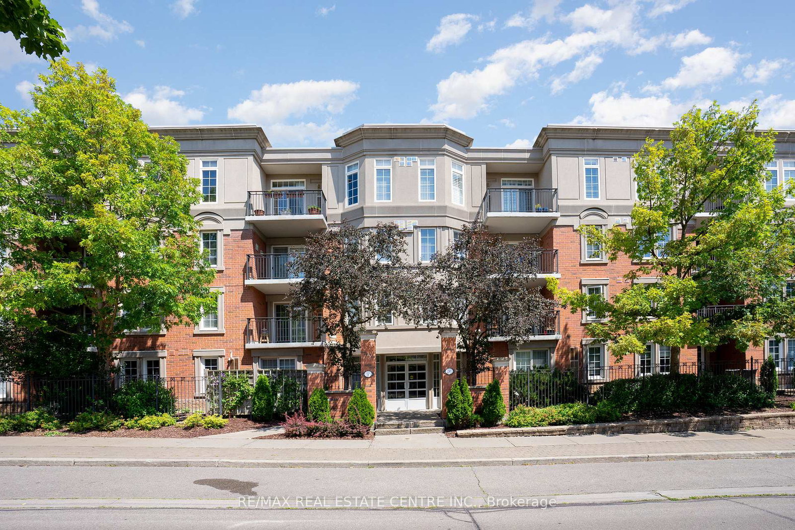 2301-parkhaven-boulevard-oakville-ontario-w13672134