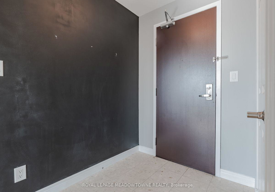 208-enfield-place-mississauga-ontario-w13672362