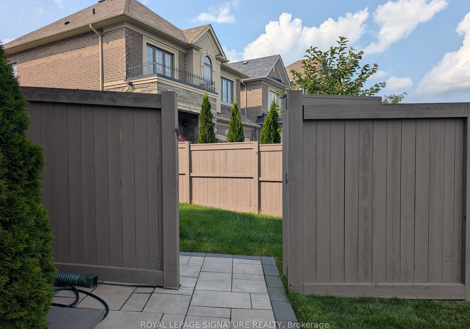 2-henry-moody-street-e-brampton-ontario-w13672448