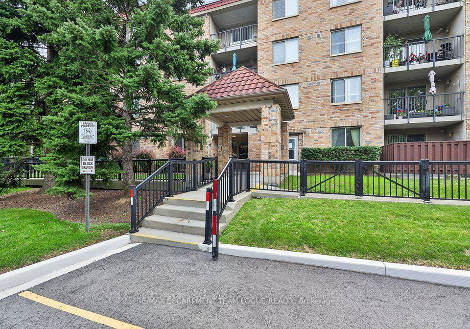 3499-upper-middle-road-burlington-ontario-w13672560