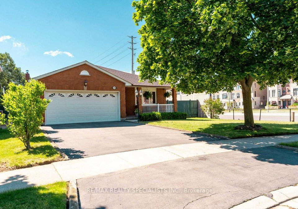 330-hickory-circle-oakville-ontario-w13673012