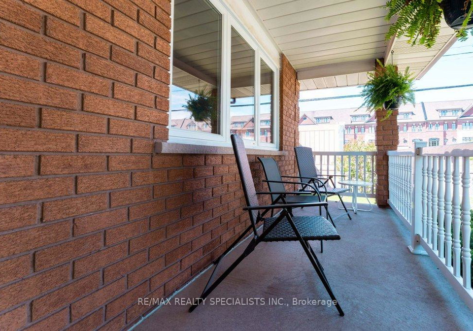 330-hickory-circle-oakville-ontario-w13673012