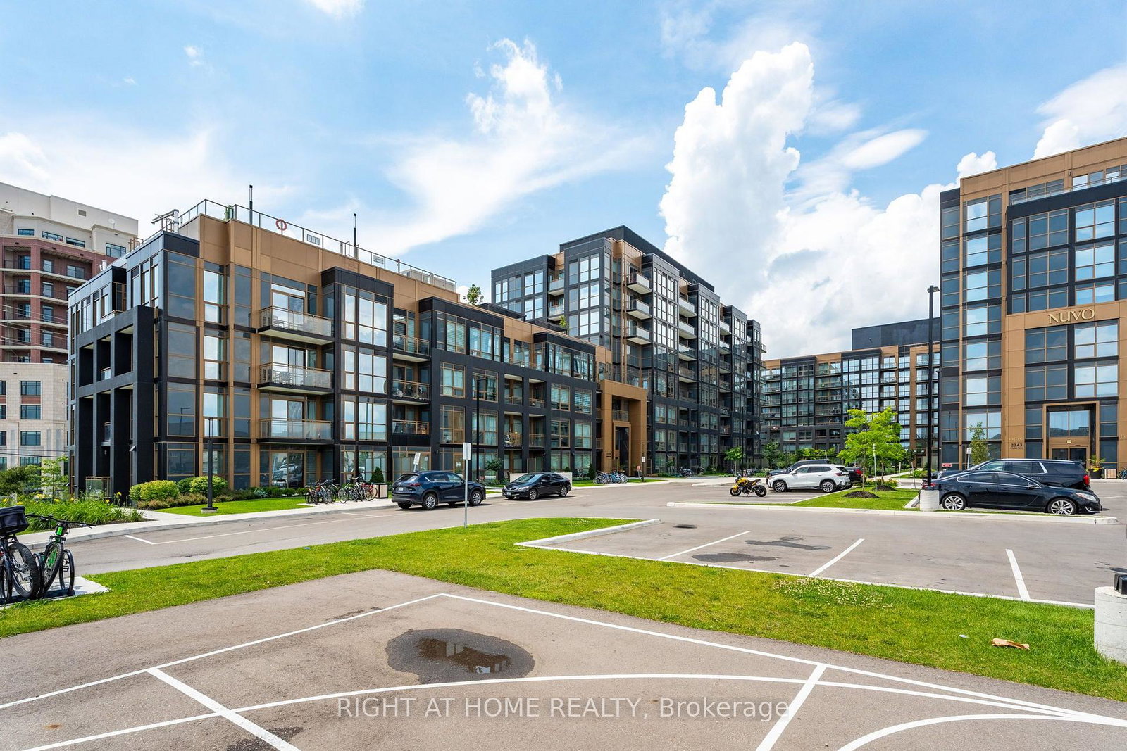 2333-khalsa-gate-oakville-ontario-w13673400