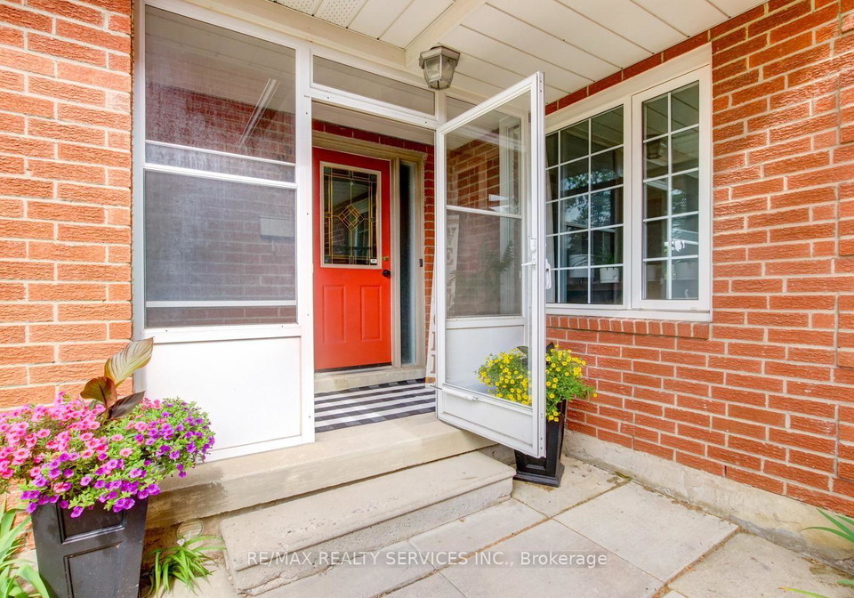 16-cavalier-court-brampton-ontario-w13673674