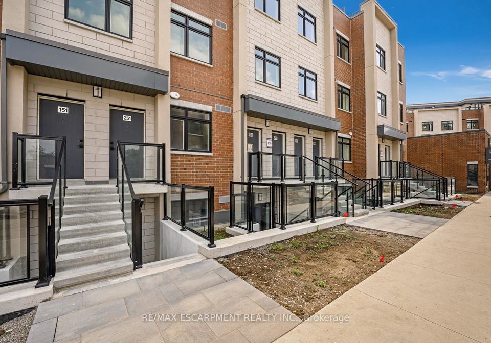 1075-douglas-mccurdy-common-mississauga-ontario-w13673708