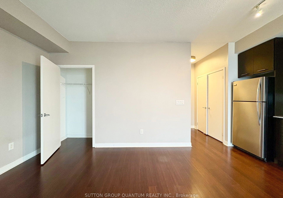 360-square-one-drive-mississauga-ontario-w13673960