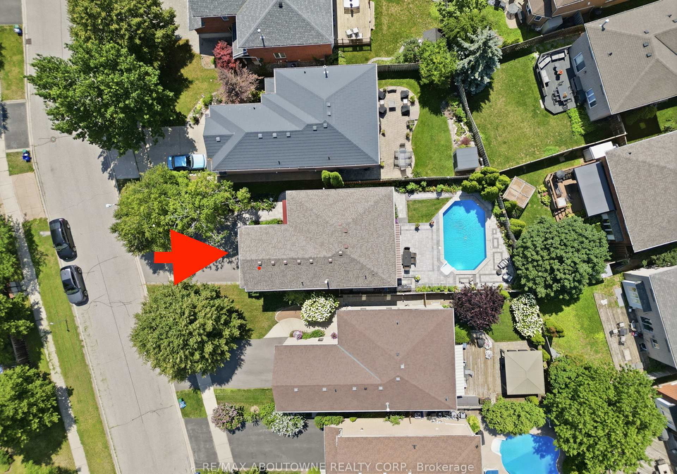 2216-norfolk-drive-oakville-ontario-w13674714