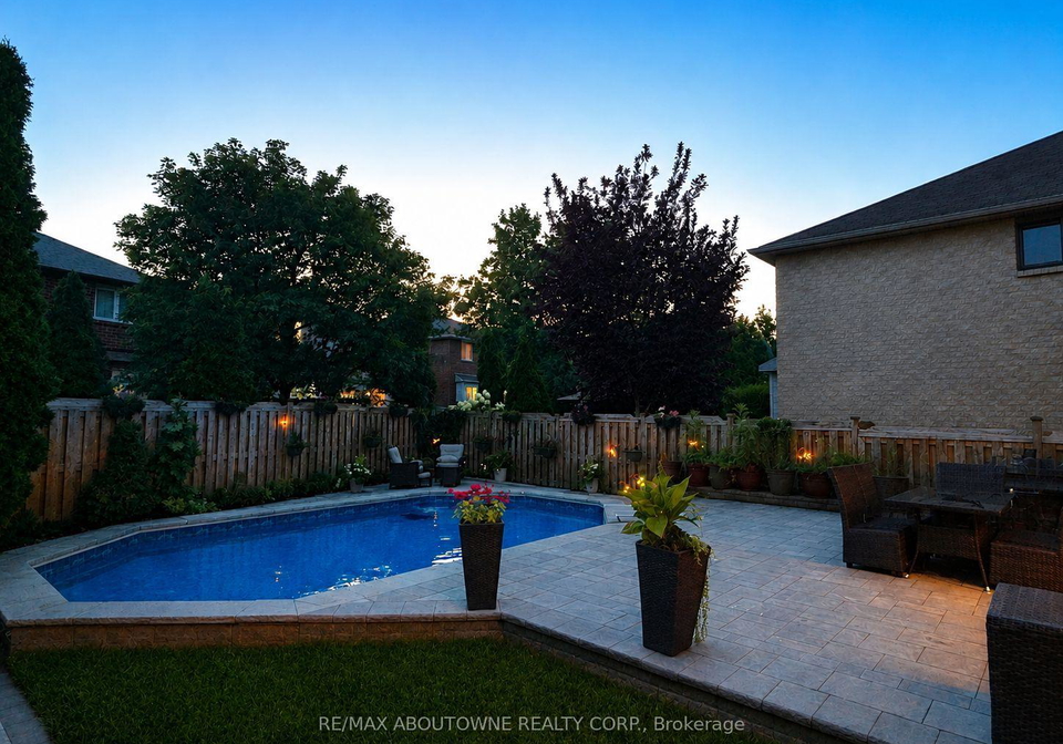 2216-norfolk-drive-oakville-ontario-w13674714