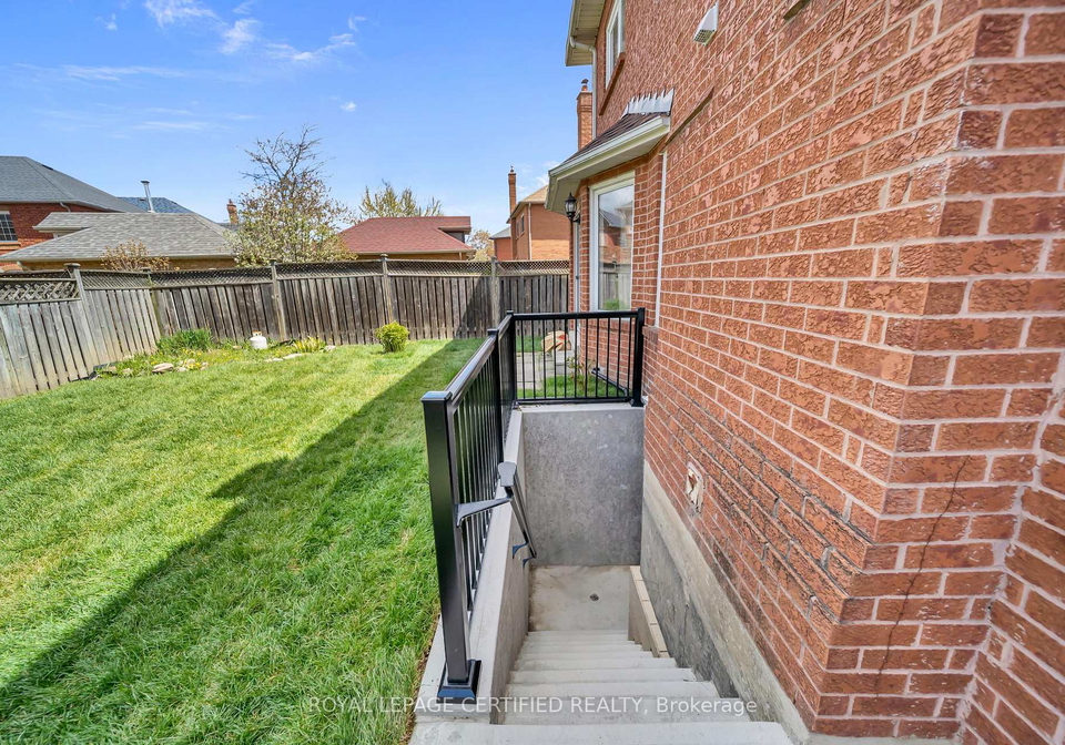 5016-natkarni-crescent-mississauga-ontario-w13675800