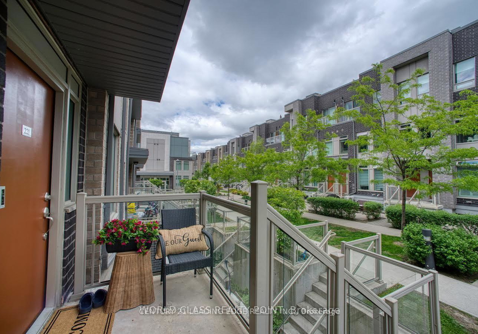 7-applewood-lane-e-toronto-etobicoke-ontario-w13675818