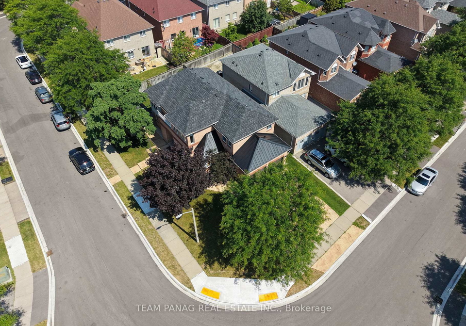 51-pebblestone-circle-brampton-ontario-w13676136