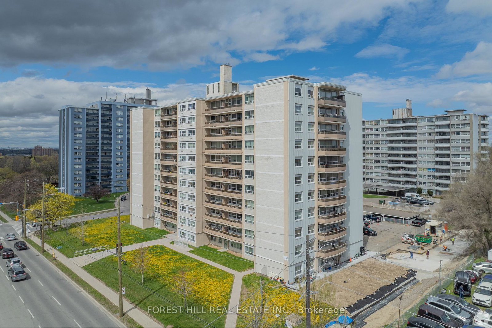 1130-wilson-avenue-toronto-york-ontario-w13676388