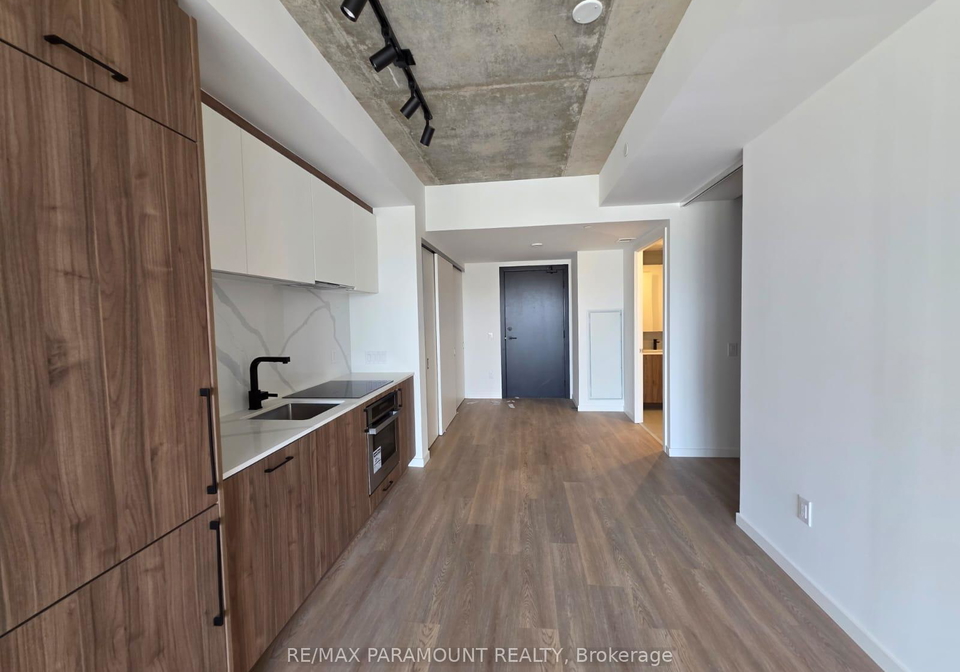 689-the-queensway-drive-toronto-etobicoke-ontario-w13676482