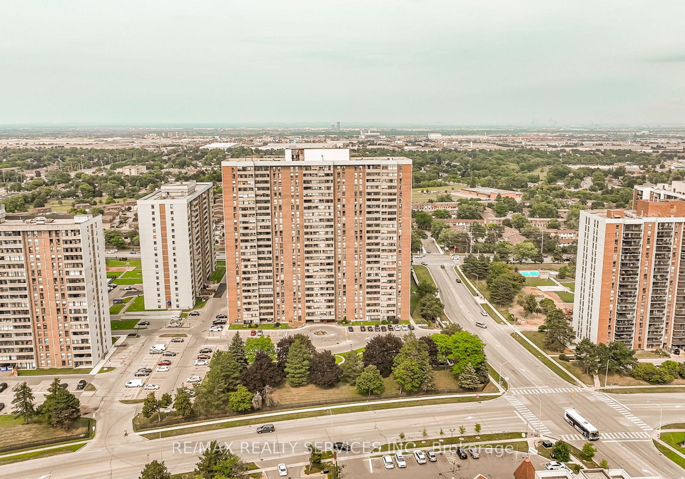 18-knightsbridge-road-brampton-ontario-w13676556