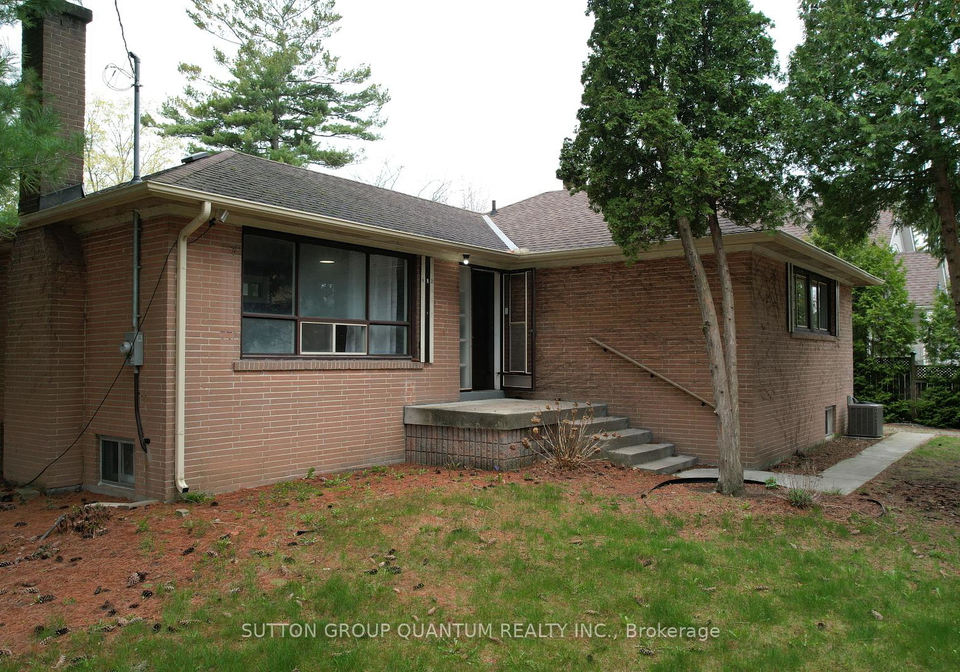 394-maplehurst-avenue-oakville-ontario-w13677028