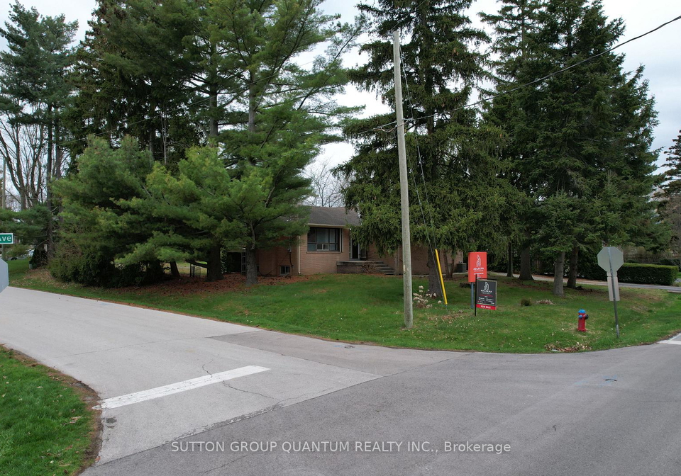 394-maplehurst-avenue-oakville-ontario-w13677028