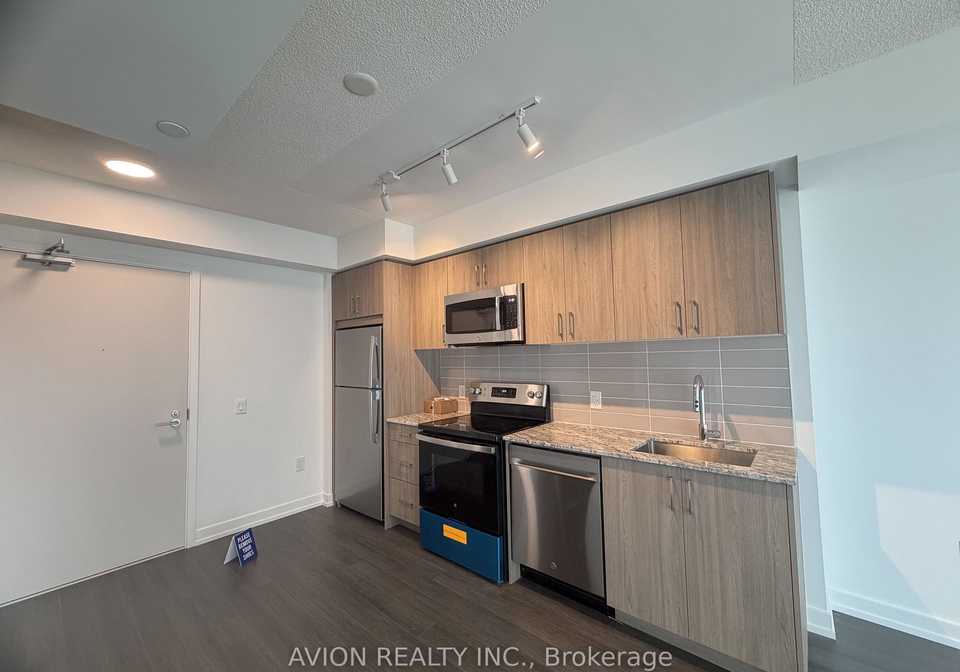 4010-eglinton-avenue-w-toronto-etobicoke-ontario-w13677196