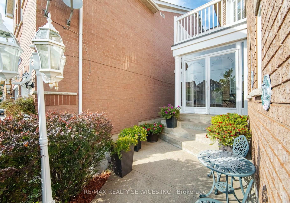 39-legend-lane-brampton-ontario-w13677348