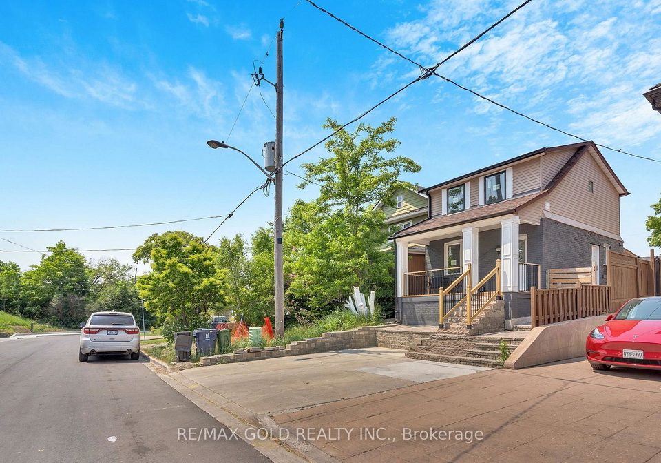 8-fairglen-crescent-toronto-north-york-ontario-w13677418