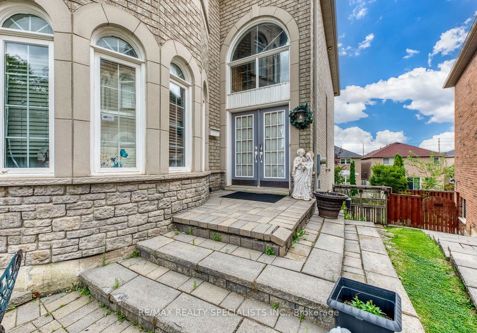 5486-landsborough-avenue-mississauga-ontario-w13677572