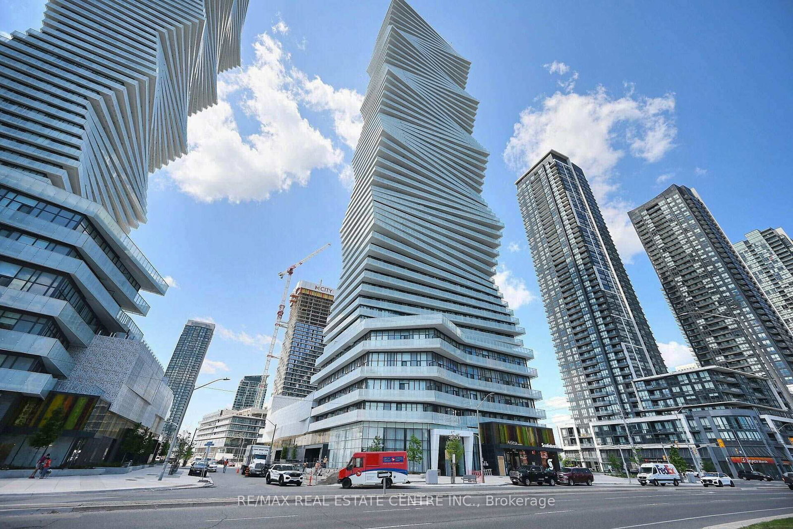 3900-confederation-pkwy-parkway-mississauga-ontario-w13677670