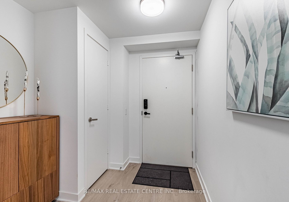 3900-confederation-pkwy-parkway-mississauga-ontario-w13677670