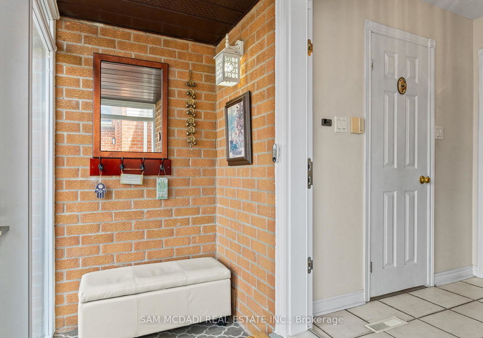 1004-queensbridge-drive-mississauga-ontario-w13677688