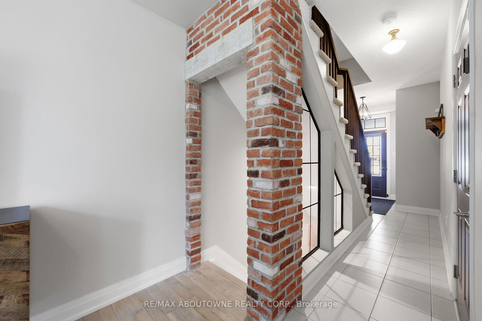 1401-e-plains-road-e-burlington-ontario-w13677742