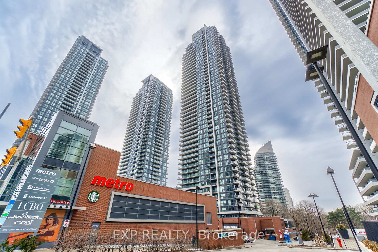 2220-lakeshore-boulevard-w-toronto-etobicoke-ontario-w13677772