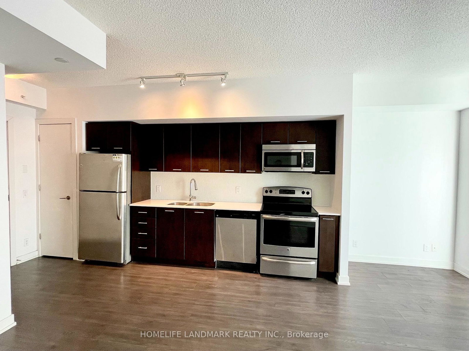 2220-lakeshore-boulevard-w-toronto-etobicoke-ontario-w13678390
