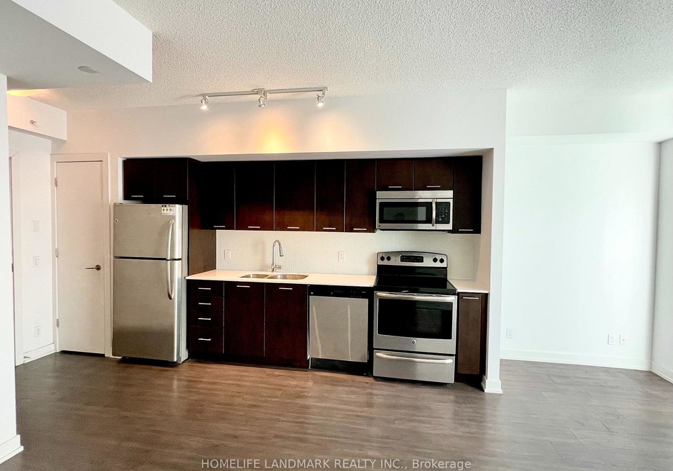 2220-lakeshore-boulevard-w-toronto-etobicoke-ontario-w13678390