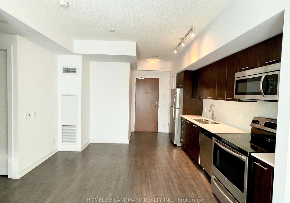 2220-lakeshore-boulevard-w-toronto-etobicoke-ontario-w13678390