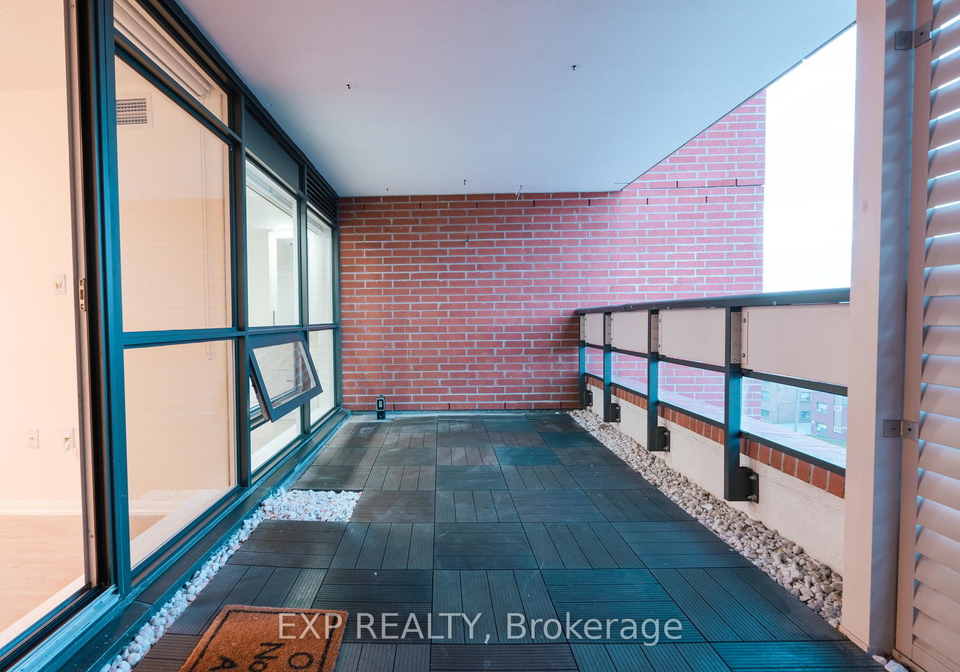 830-lawrence-avenue-w-toronto-north-york-ontario-w13678938