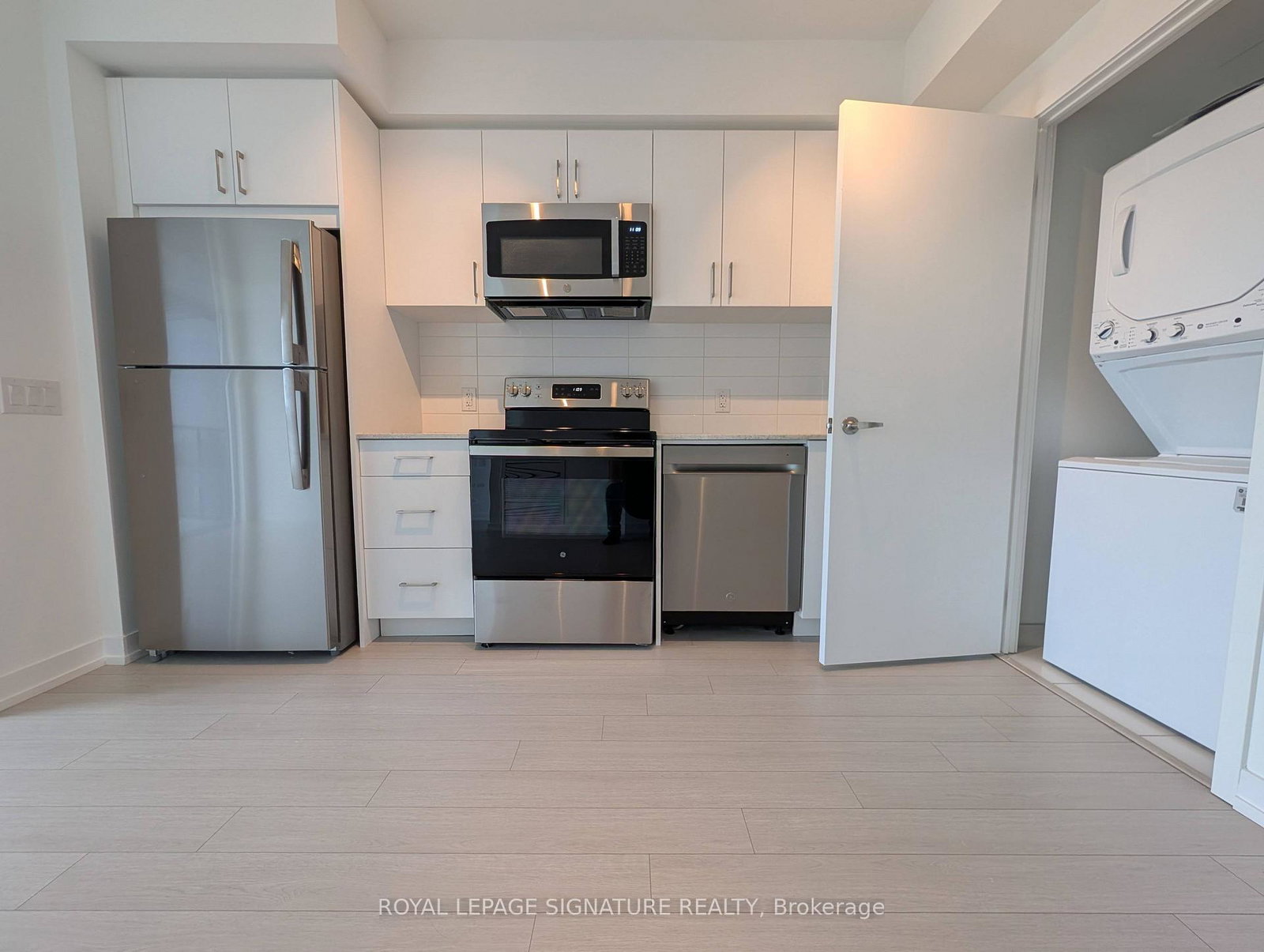 4010-eglinton-avenue-toronto-etobicoke-ontario-w13679354