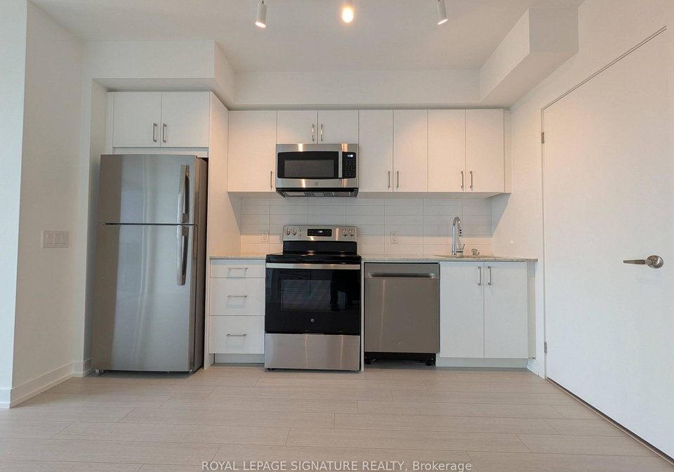 4010-eglinton-avenue-toronto-etobicoke-ontario-w13679354