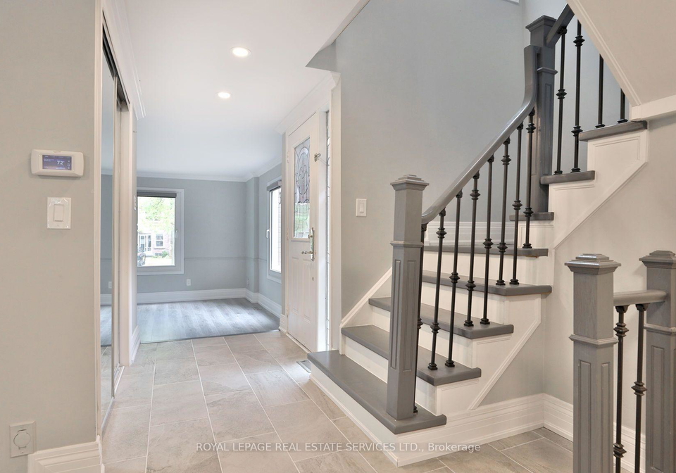 1021-runnymead-crescent-oakville-ontario-w13679408