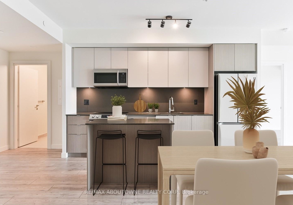 133-bronte-road-oakville-ontario-w13679704
