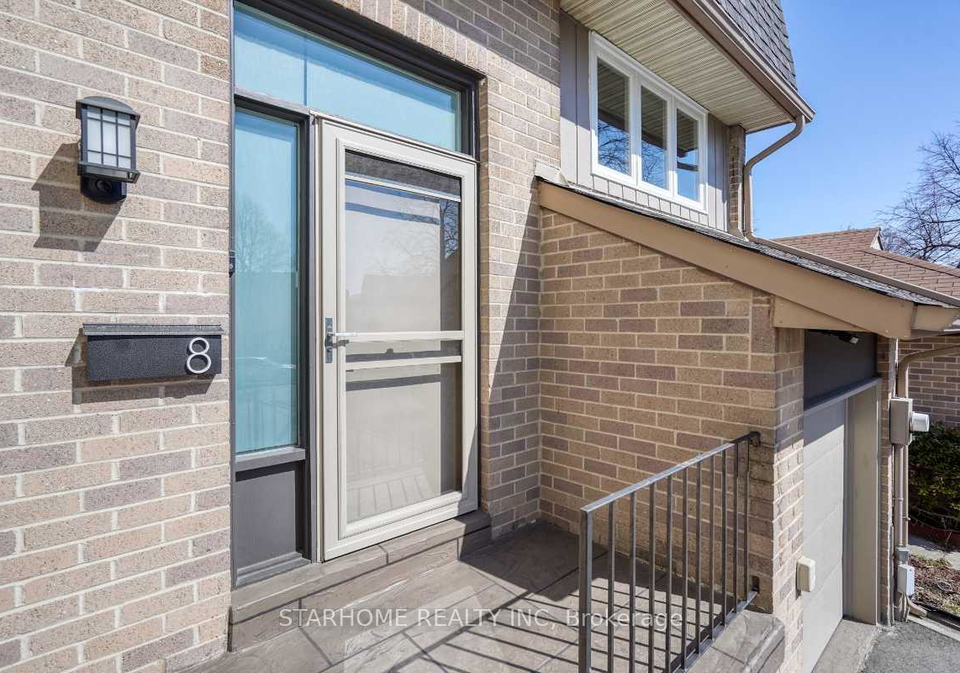 8-amberwood-square-brampton-ontario-w13679764