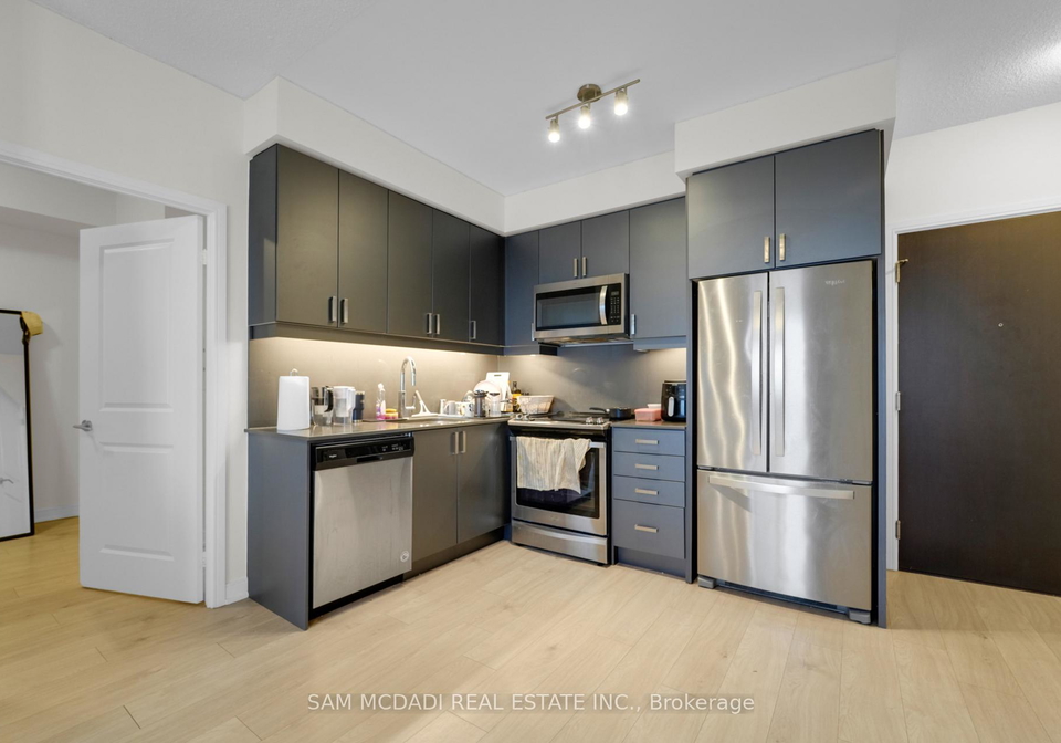 8-nahani-way-mississauga-ontario-w13679778