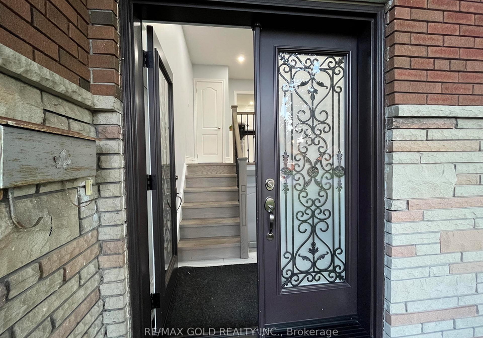30-moynes-avenue-toronto-etobicoke-ontario-w13680144