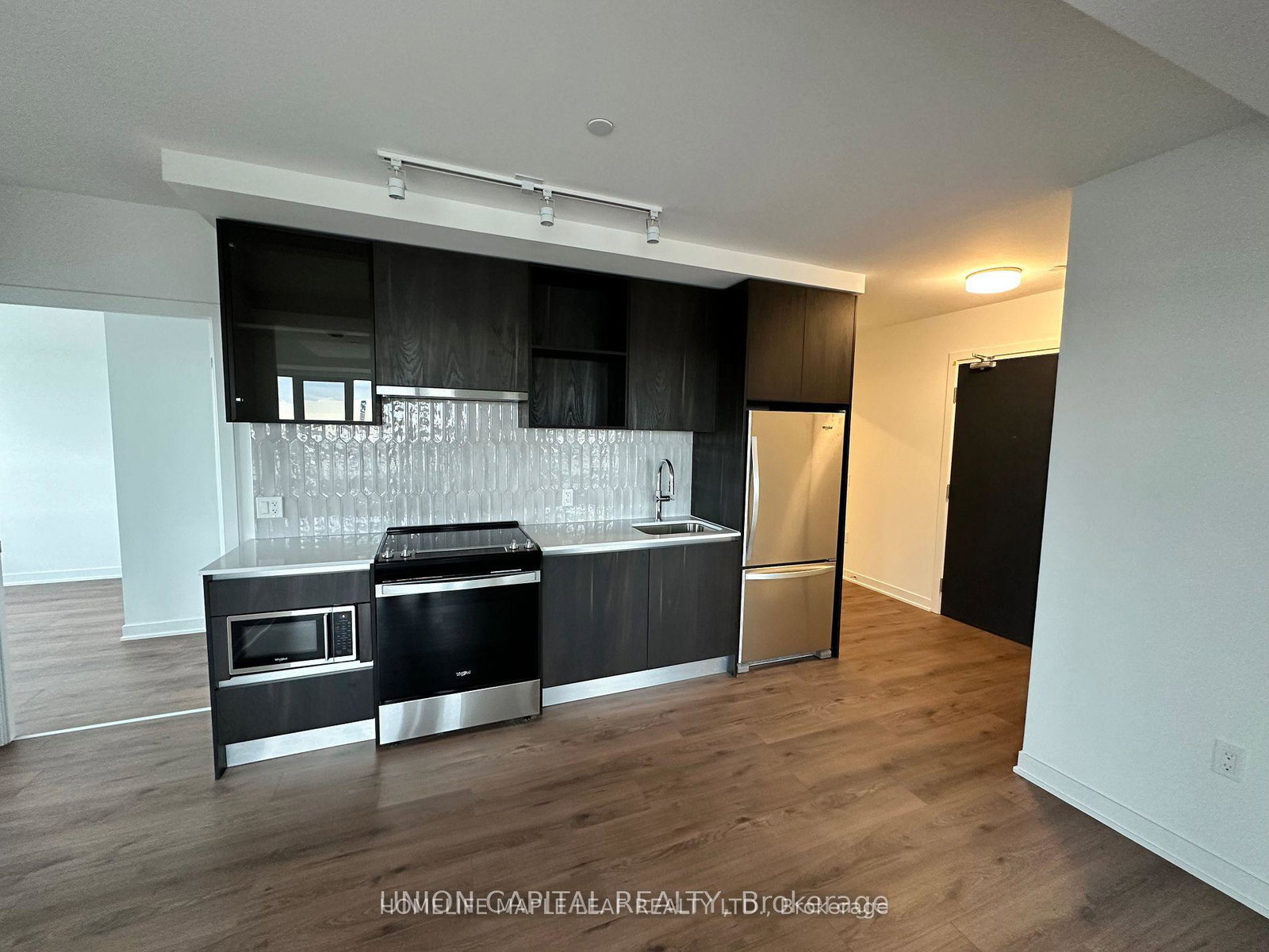 395-dundas-street-w-oakville-ontario-w13680190