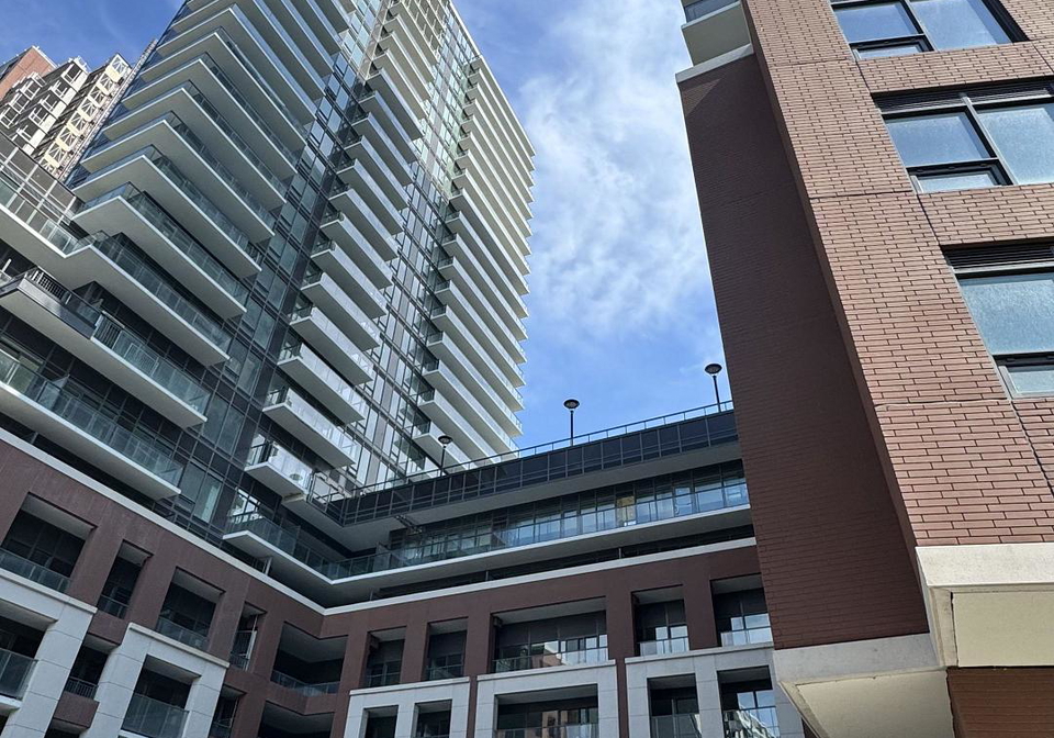 4010-eglinton-avenue-toronto-etobicoke-ontario-w13680366