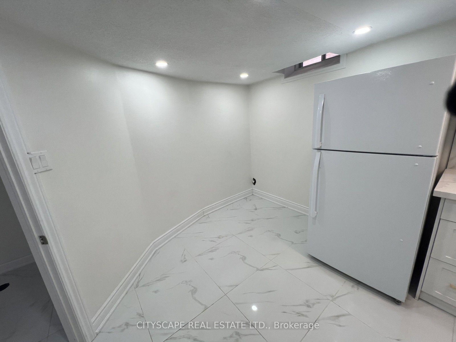 637-dolly-bird-lane-mississauga-ontario-w13680694