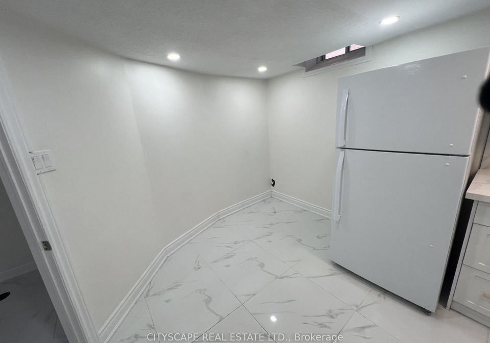 637-dolly-bird-lane-mississauga-ontario-w13680694