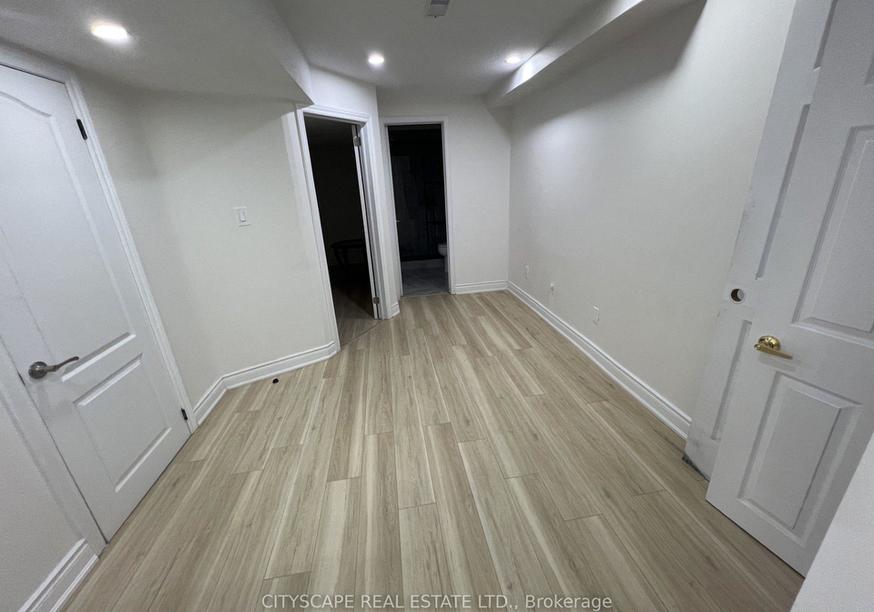 637-dolly-bird-lane-mississauga-ontario-w13680694